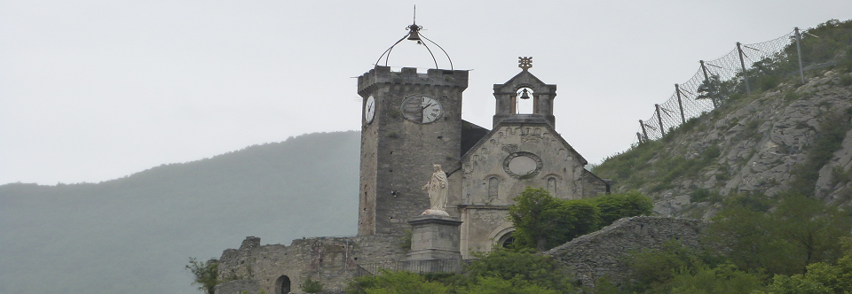 Le château fort du XIIème siècle et sa chapelle